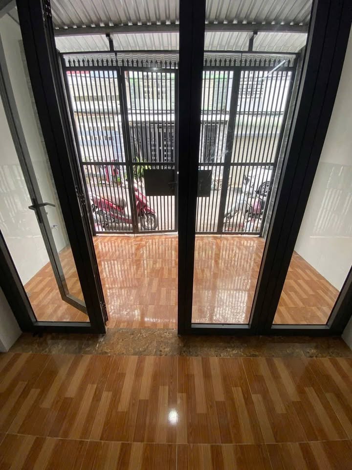 Nhà nguyên căn hẻm 234 Hoàng Quốc Việt 81m² giá 5 triệu - Nhà mới 99% sẵn sàng vào ở!