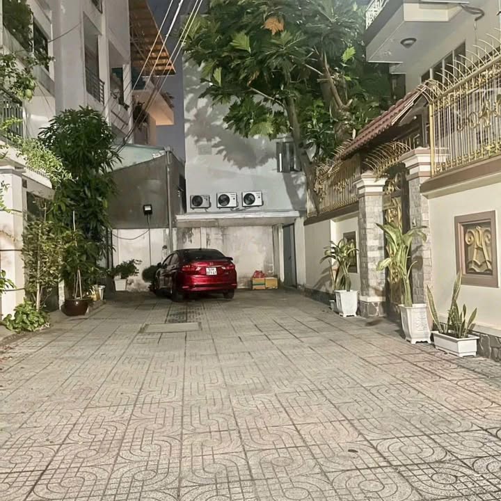 Nhà nát phố Lê Quang Định, Phú Nhuận 110m² giá 12 tỷ - Tiện xây mới 7 tầng!