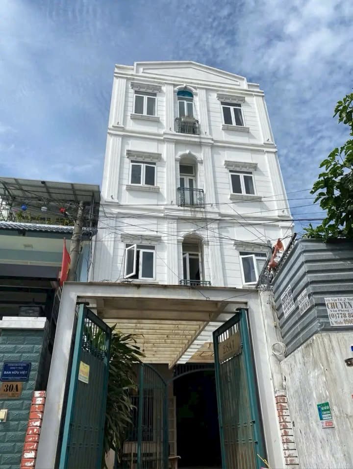 Chính chủ bán CHDV Quận 2 giá 20 tỷ - Đầu tư sinh lời cao!