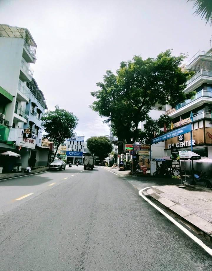 Nhà mặt tiền hẻm Tân Sơn Nhì, Tân Phú 100m² giá 16.8 tỷ - Đối diện công viên lý tưởng cho văn phòng!