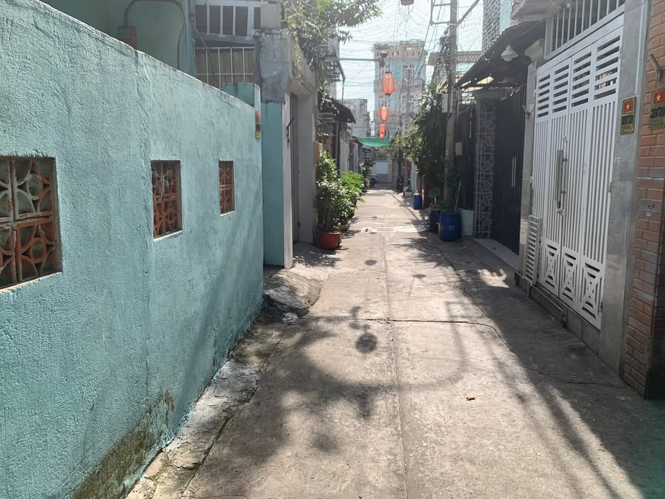 Nhà 3 tầng đường 198 Phước Long A quận 9 giá 4 tỷ - Vị trí trung tâm, đi lại thuận tiện!