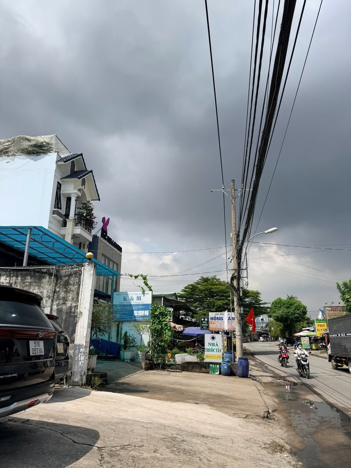 Mặt tiền Lã Xuân Oai Thủ Đức 100m² giá 13 tỷ - Cơ hội đầu tư sinh lời hiếm có!