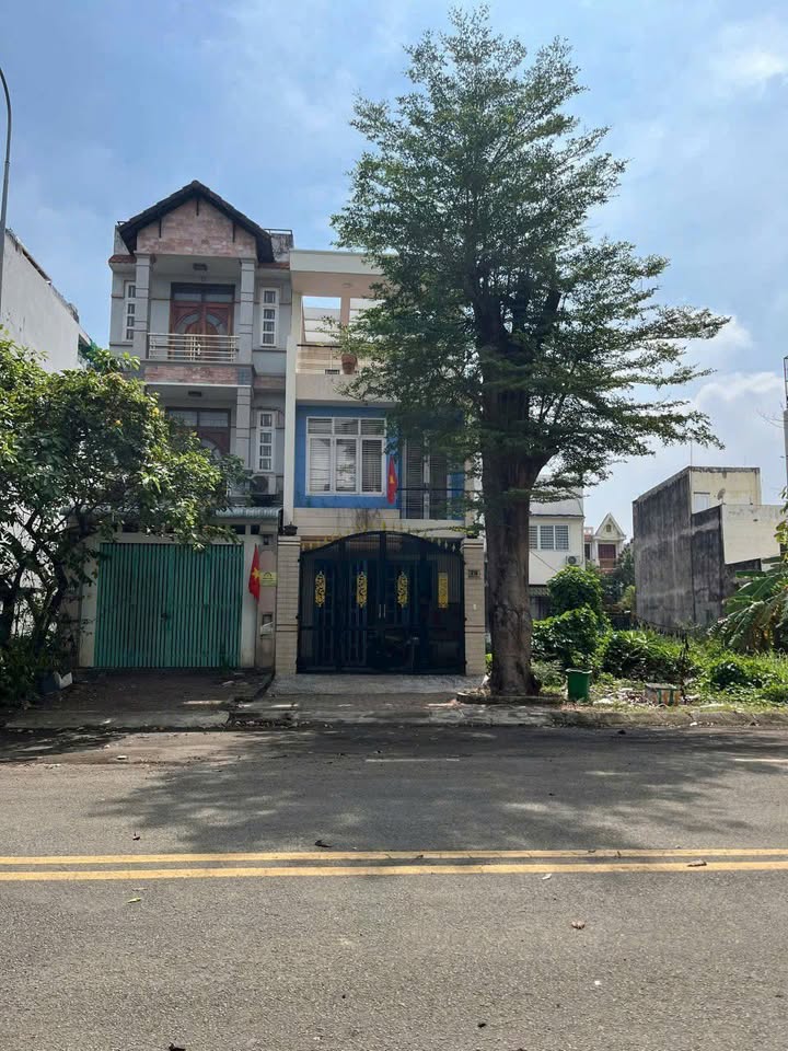 Nhà 3 tầng tại KDC Phường Phước Long B, Quận 9 - 90m² chỉ 12 tỷ - Vị trí đắc địa!