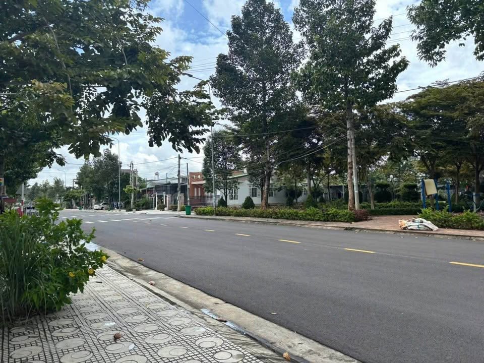 Lô đất mặt tiền Hùng Vương, Tân Phú 142m² giá 2.49 tỷ - Đầu tư sinh lời ngay!