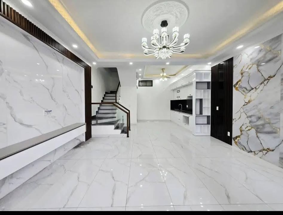 Nhà 3 tầng đường Bùi Thị Tự Nhiên 40m² giá chỉ 2.98 tỷ - Ô tô vào tận nhà!