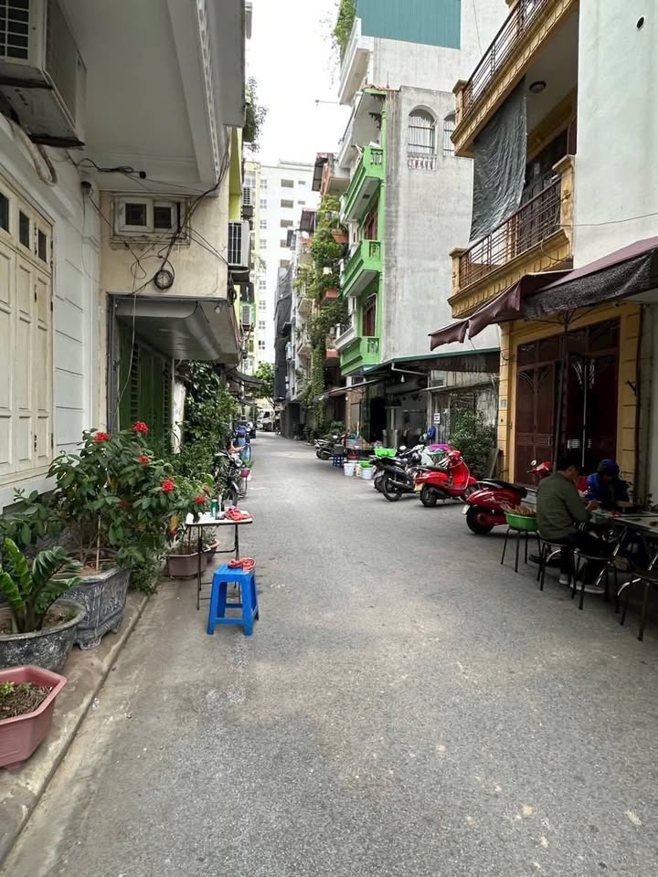 Đất phân lô Giáo viên Gia Thụy, Long Biên 40m² giá 15 tỷ - Vị trí an ninh, dân trí cao!