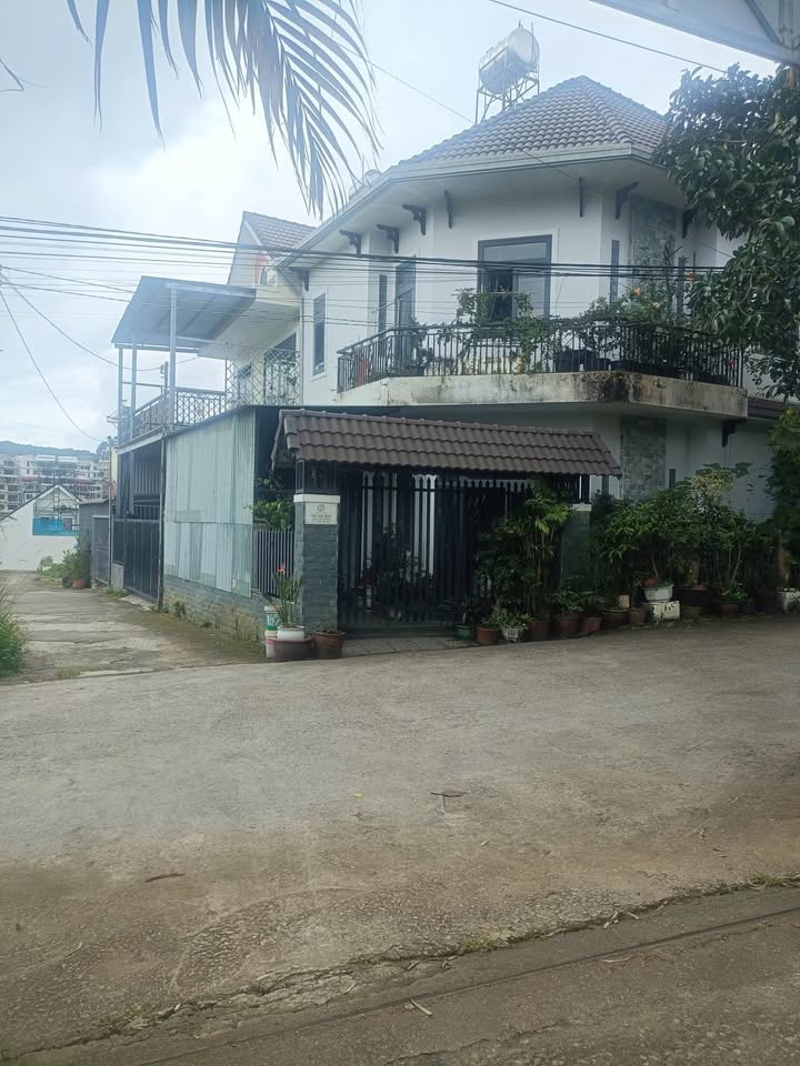 Nhà 2 mặt tiền đường Nam Hồ, Đà Lạt 109m² giá 5.6 tỷ - Sẵn sàng vào ở ngay!
