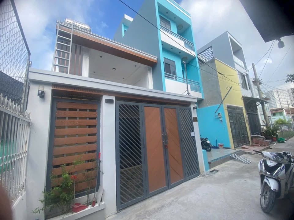 Nhà 2 tầng 100m² hẻm 5m tại Tân Thới Nhất, Q12 - Giá 6.6 tỷ thương lượng!