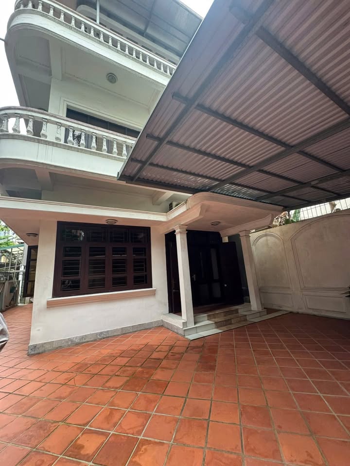 Biệt thự cho thuê Tô Ngọc Vân 200m² – Full nội thất – Ô tô trong nhà