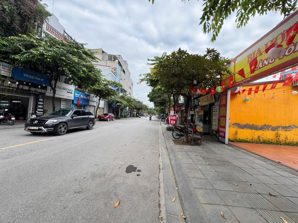 Đất nền Ngõ 95 Việt Hưng Long Biên 70m² giá 11.x tỷ - Vị trí đắc địa sát phố