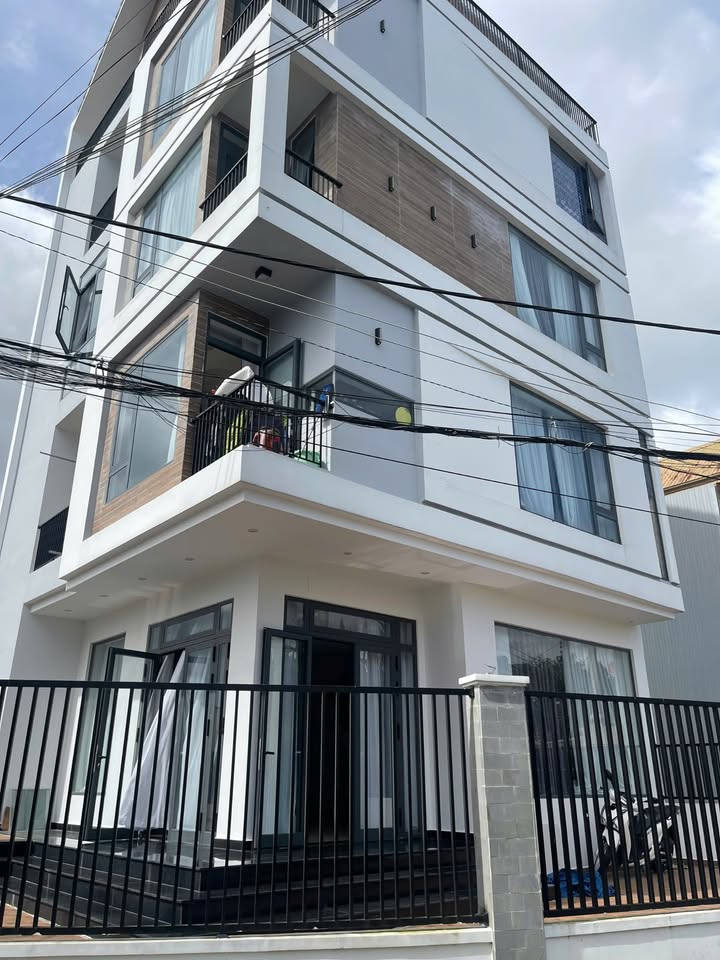 Khách sạn Hai mặt tiền đường Cổ Loa Đà Lạt 111m² giá 13 tỷ - Cơ hội đầu tư hấp dẫn!