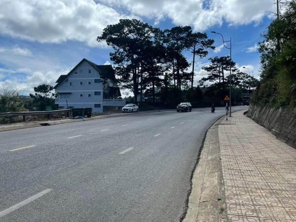 Đất 2 mặt tiền đường Hùng Vương, Đà Lạt 500m² giá 36 tỷ - Cơ hội đầu tư tiềm năng!