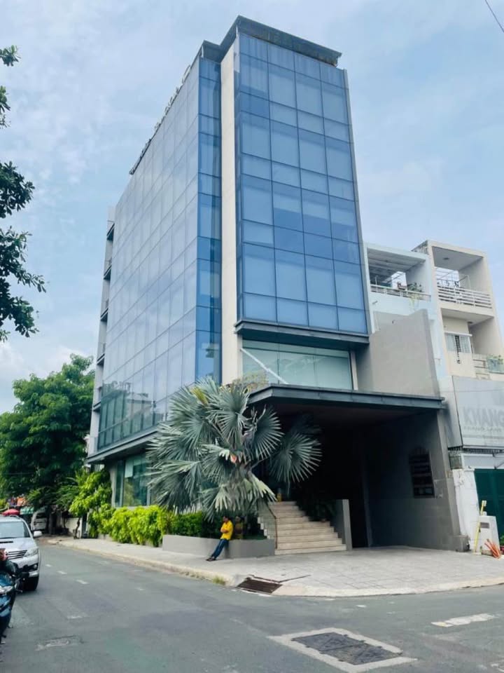 Cho thuê tòa nhà văn phòng Hoàng Quốc Việt, Cầu Giấy 105m² - Tòa mới đẹp, giá tốt!