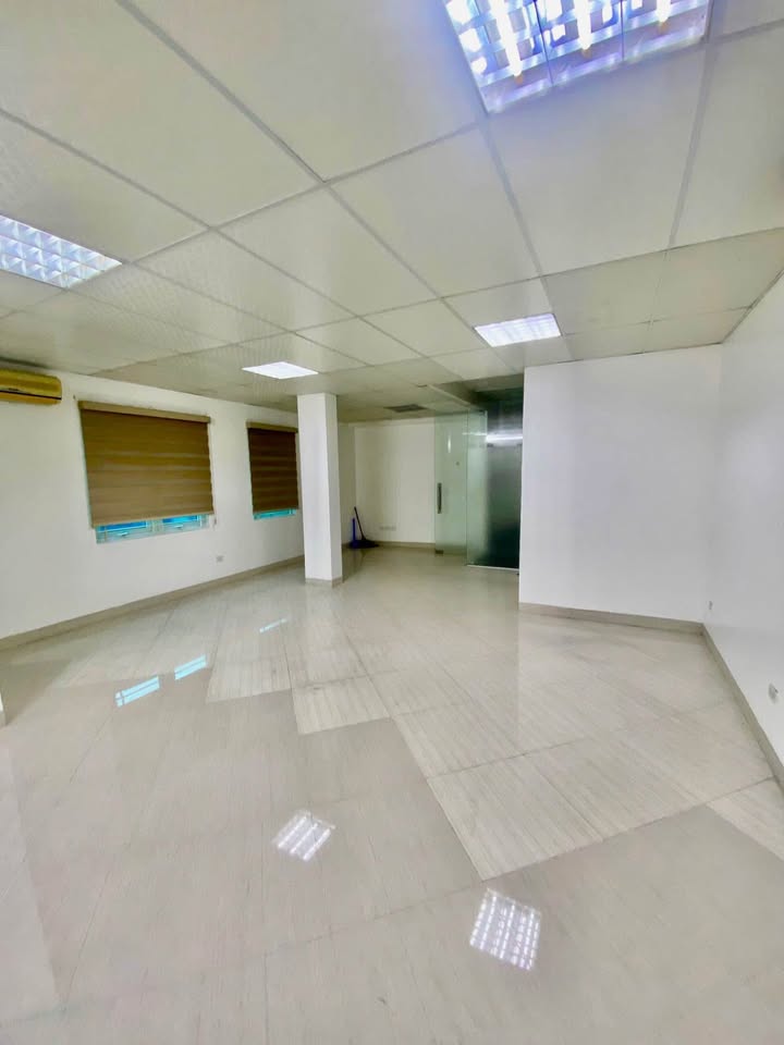 Cho thuê văn phòng tầng 2 tại ngõ 168 Nguyễn Xiển 60m² - Diện tích thông thoáng, lối đi riêng