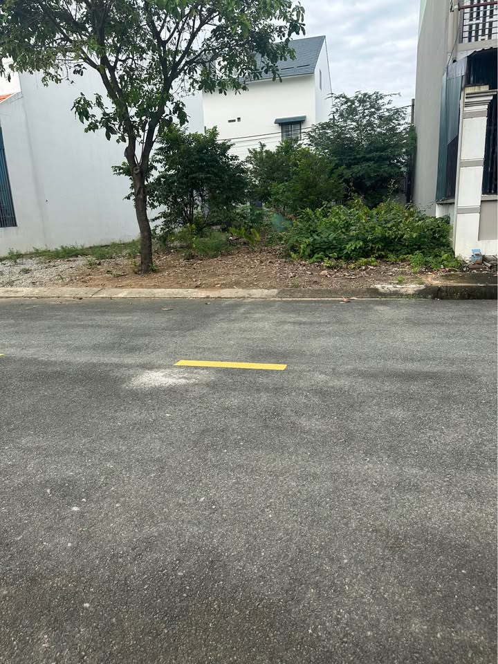 Đất nền khu thương mại Rimes Uyên Hưng, Tân Uyên 120m² giá 2.8 tỷ - Cơ hội đầu tư tốt!