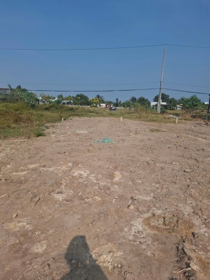 Đất nền 200m² Tân Bửu, Bến Lức, Long An - Giá chỉ 2.4 tỷ, xe hơi vào tận nơi!