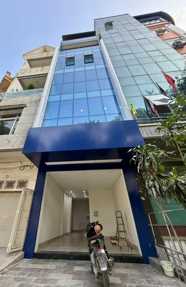 Cho thuê nhà mặt phố Khuất Duy Tiến 60m² giá 30 triệu - Thiết kế hiện đại, thuận tiện làm văn phòng!