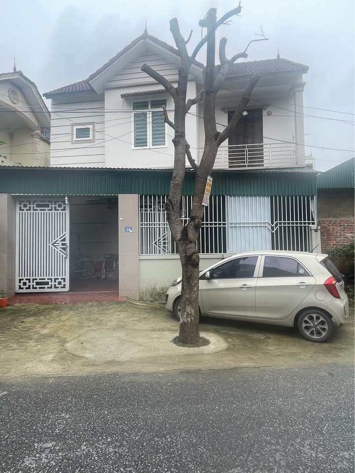 Nhà phố 2 tầng mặt đường Nguyễn Khánh Toàn, 94m² chỉ 6.2 tỷ - Để lại nội thất đầy đủ!