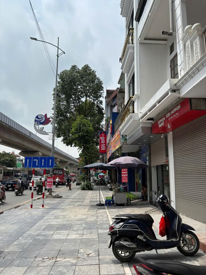 Mặt phố Quang Trung Hà Đông 84m² giá 6.72 tỷ - Vỉa hè rộng 5 mét