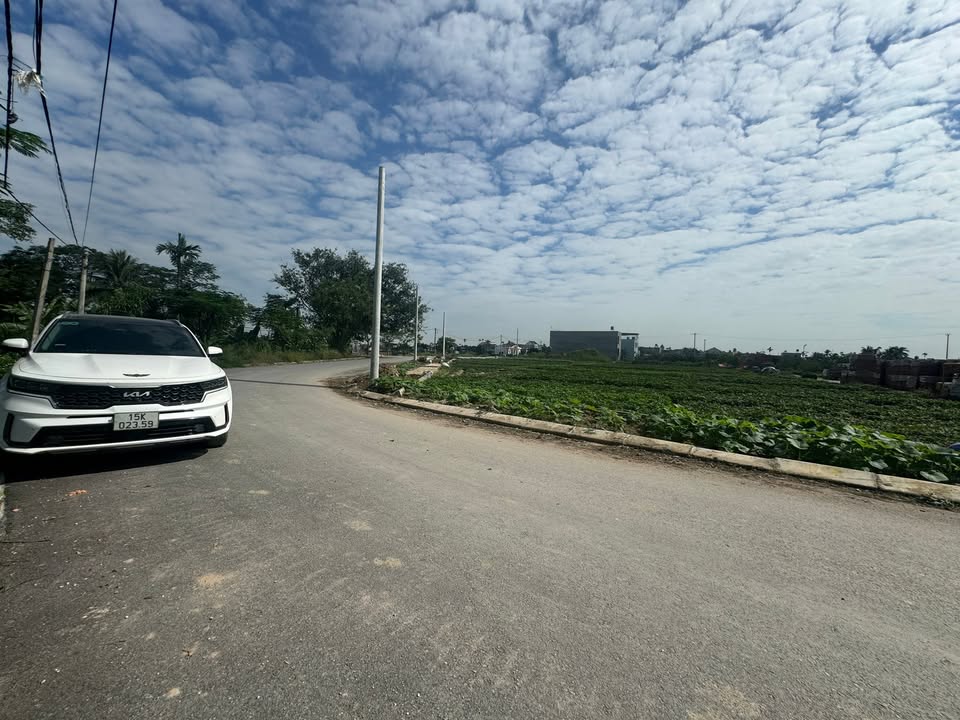 Bán lô đất mặt đường trục xã Tiên Thanh 120m² - Vị trí đẹp, sổ đỏ chính chủ!