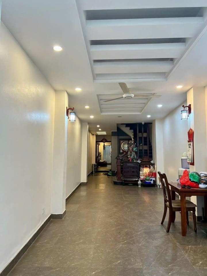Bán FrontHouse Cát Linh Đống Đa 100m² giá 33 tỷ - Nội thất cao cấp, thang máy