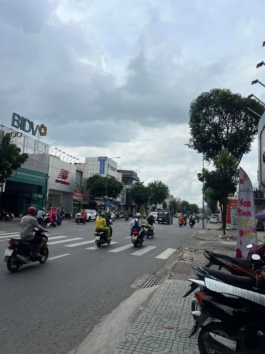 Nhà mặt tiền kinh doanh đường Lê Văn Việt, 64m² giá 8.2 tỷ - Đầu tư sinh lời ngay!