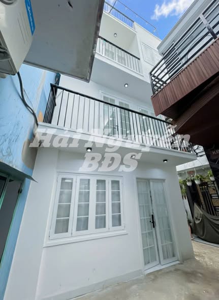 Nhà Nhỏ Xinh 3 Lầu tại Tân Thuận Tây, Q7 - 3.2 Tỷ, Sổ Hồng Riêng, Thích Hợp Gia Đình!