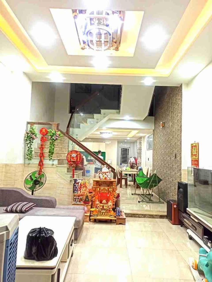 Căn nhà 4 tầng mặt tiền đường Lý Nam Đế, Đà Nẵng 73m² giá 7.3 tỷ - Sát sông Hàn, gần chợ đêm Sơn Trà!