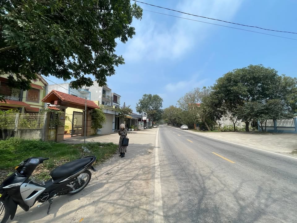 Đất tặng nhà 2 tầng mặt tiền QL45, Quảng Yên - Giá chỉ 2 tỷ!