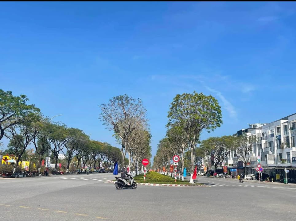 Nhà mặt tiền Nguyễn Sinh Sắc, Hòa Minh, 136m² giá 25 tỷ - Đầu tư sinh lời ngay!