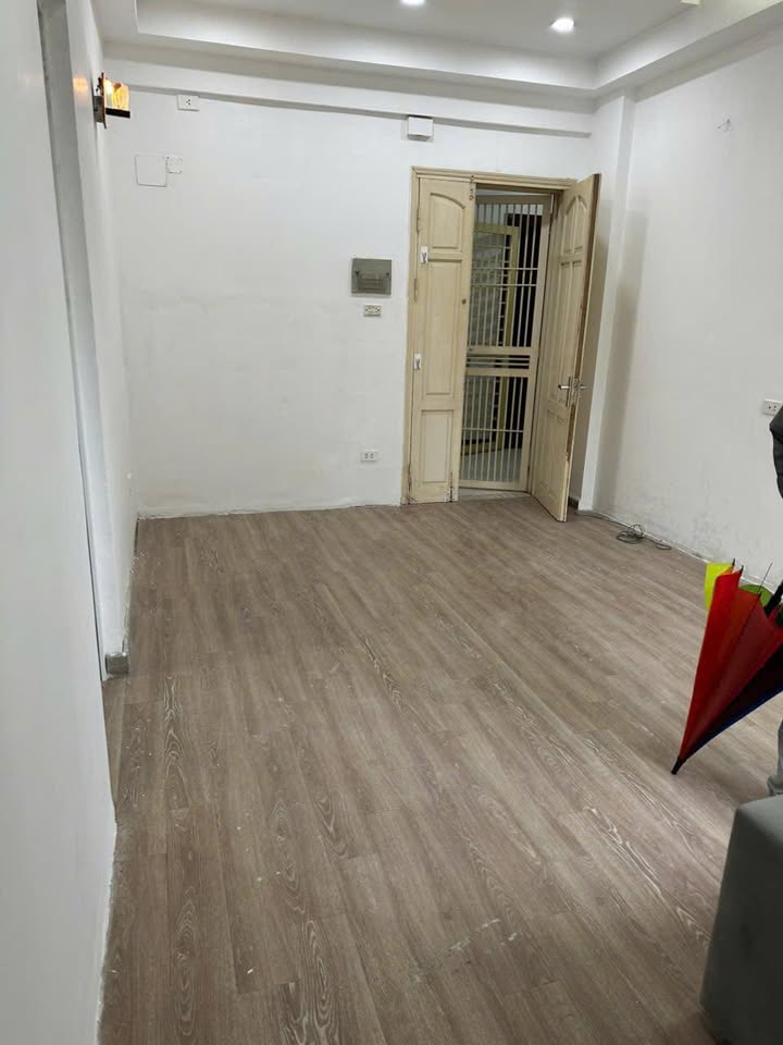 Căn hộ A6 Nam Trung Yên 41m² giá 3.7 tỷ - Thiết kế hiện đại, ban công thoáng mát!