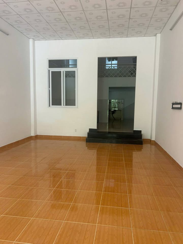 Nhà mặt tiền Nguyễn Tuân, Bảo Lộc 100m² giá 2.5 tỷ - Tiện ích đầy đủ xung quanh!