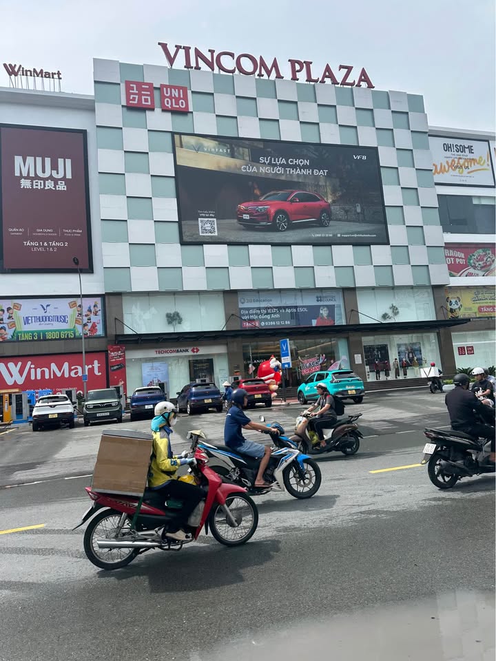 Nhà 3 tầng Lê Văn Việt, Thủ Đức 140m² - Ô tô vào tận nhà!