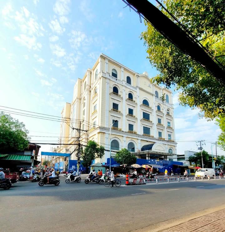 Tòa nhà ngân hàng Lê Văn Quới 2056m² giá 265 tỷ - Cơ hội đầu tư hiếm có!