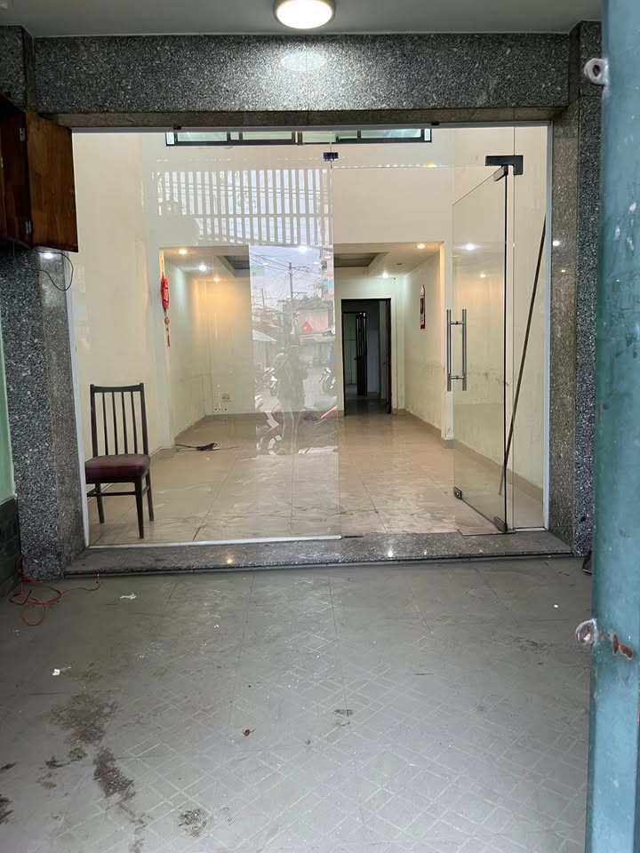 Nhà nguyên căn mặt tiền Hồ Bá Kiện, Quận 10, 60.8m² giá 18 triệu - Tiện kinh doanh, sinh hoạt