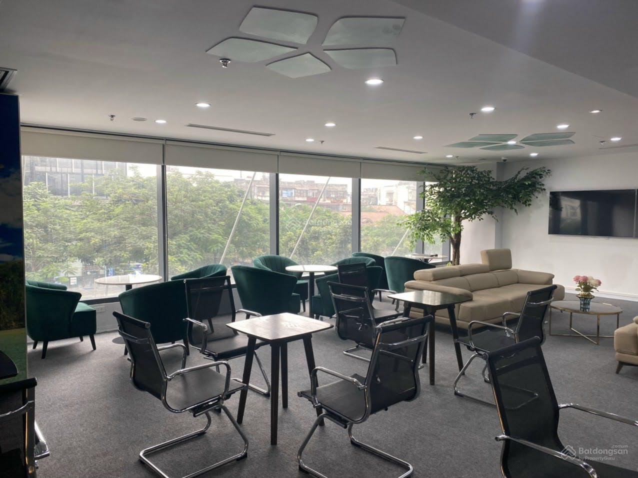 Cho thuê văn phòng hoàn thiện tại Duy Tân 150m² - Tiêu chuẩn PCCC, giá tốt!