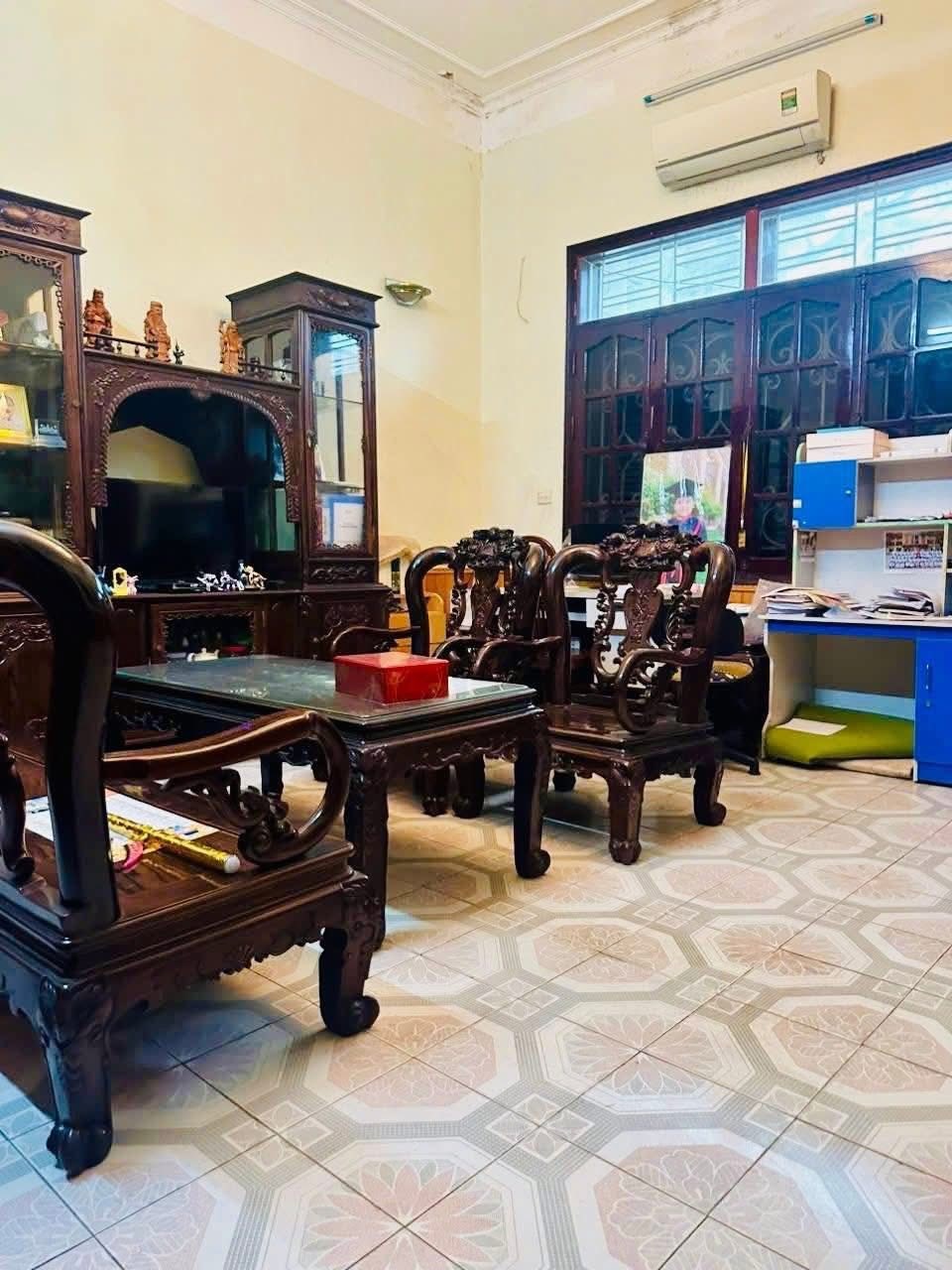 Nhà phố Lê Hồng Phong, Hà Đông 70m² giá 30.8 tỷ - Kinh doanh sầm uất mặt phố!