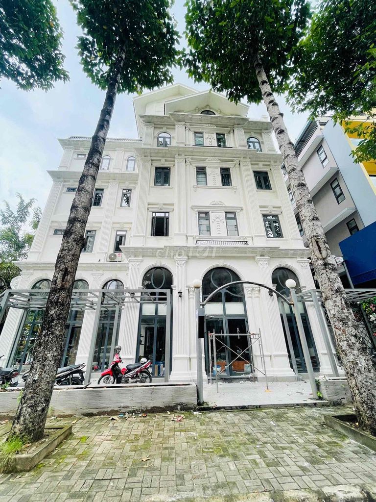 Cho thuê văn phòng góc 2 mặt tiền Phú Mỹ Hưng 80m² giá 25 triệu - Vị trí đắc địa cho doanh nghiệp!