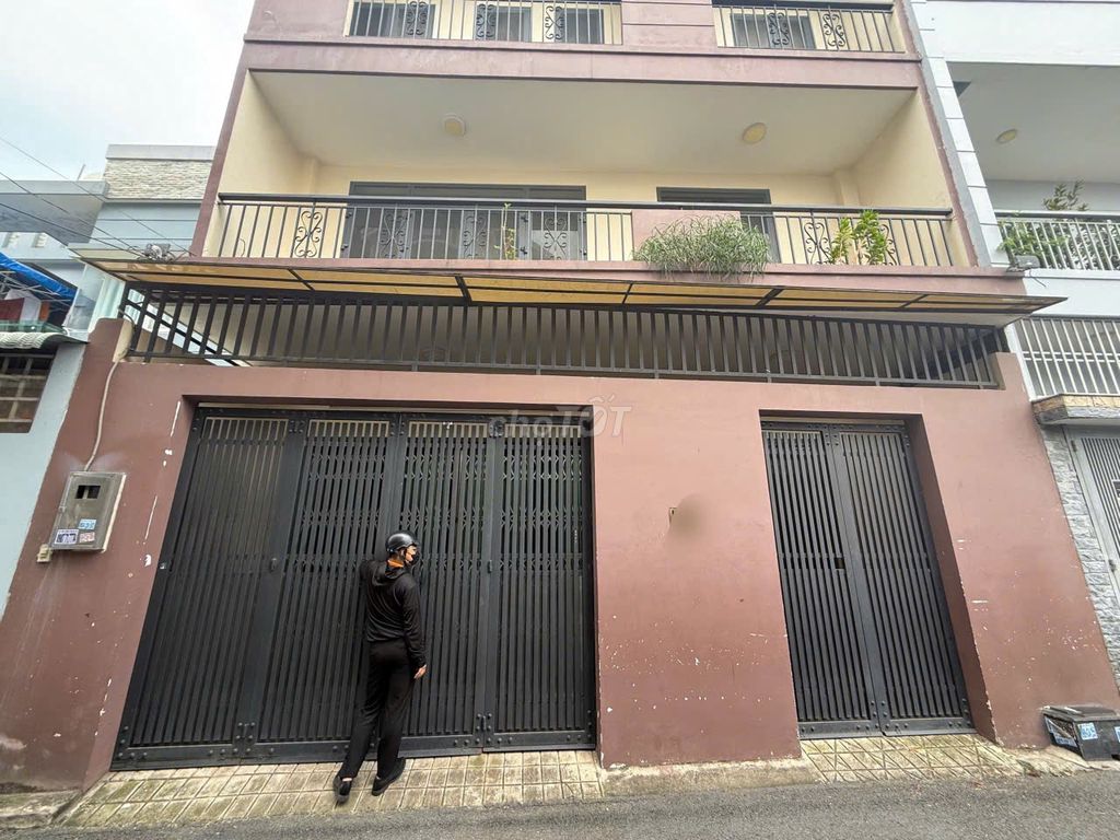 Văn phòng cho thuê 400m² tại Thủ Đức - Ngay Đại học Cảnh Sát, giao dịch nhanh chóng!