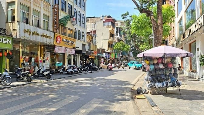 Bán mặt phố Hàng Cót, Hoàn Kiếm | 50m² x 5 tầng | Giá 50 tỷ - Đầu tư sinh lời ngay!