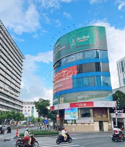 Cho thuê văn phòng 3 mặt tiền đường Cộng Hòa, quận Tân Bình - Diện tích 250m², giá 150 triệu/tháng