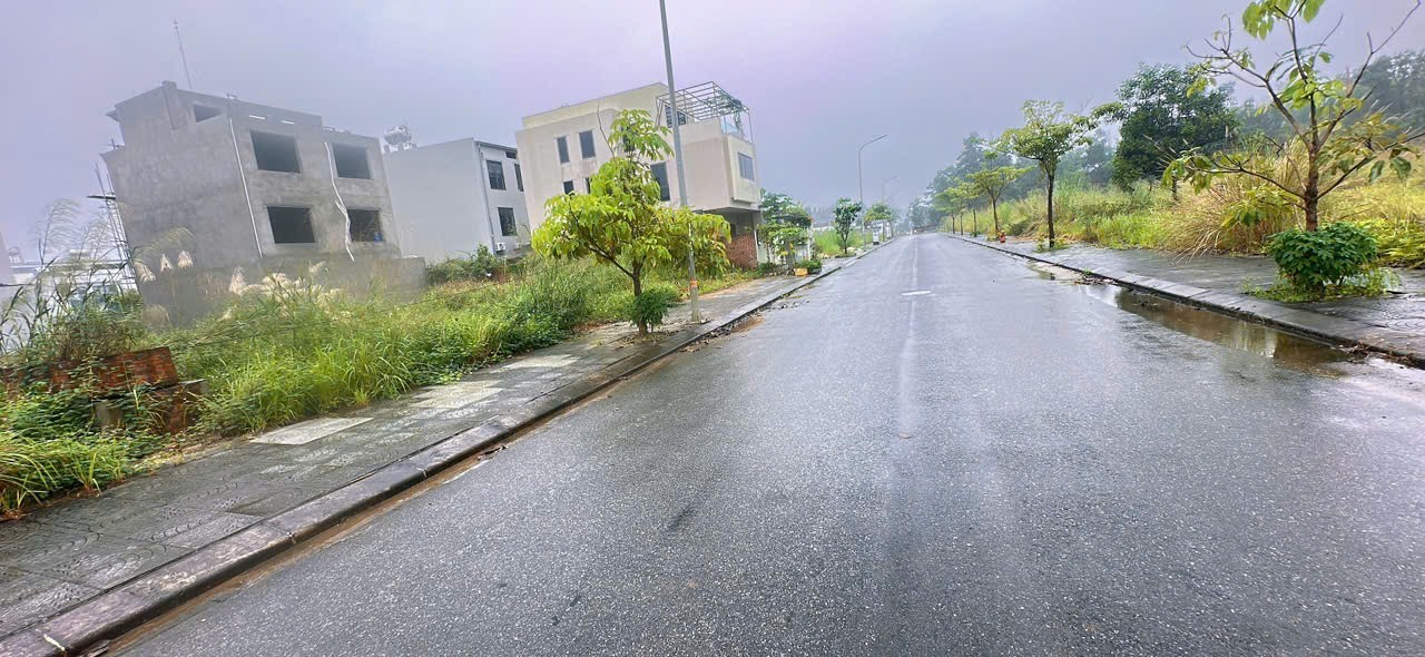 Đất nền đối diện trường THPT Chuyên Vĩnh Phúc 150m² giá 4.05 tỷ - Đầu tư sinh lời ngay!