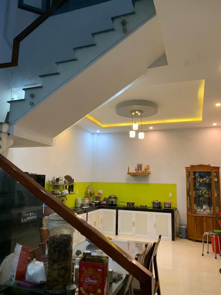 Nhà 2 tầng Tôn Đản, 70m² giá chỉ 3 tỷ - Sẵn sàng vào ở ngay!