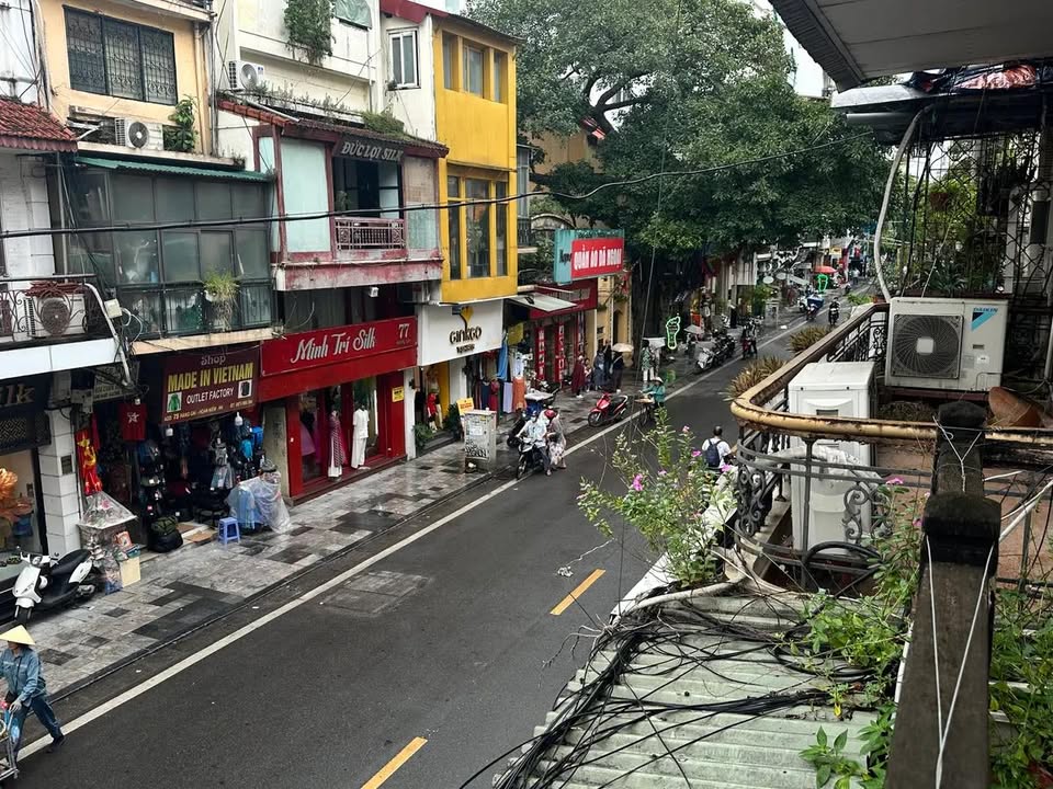 FrontHouse Hàng Gai Hoàn Kiếm 217m² giá 352 tỷ - Tài sản truyền đời giữa phố cổ