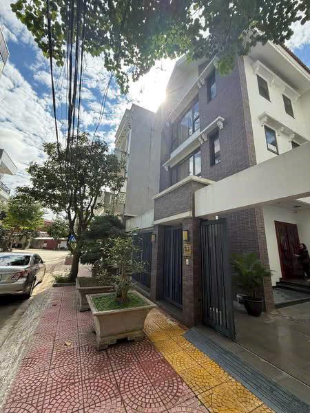 Biệt thự hiện đại Mai Pha 220m² giá 9 tỷ - Thiết kế sang trọng, nội thất cao cấp!