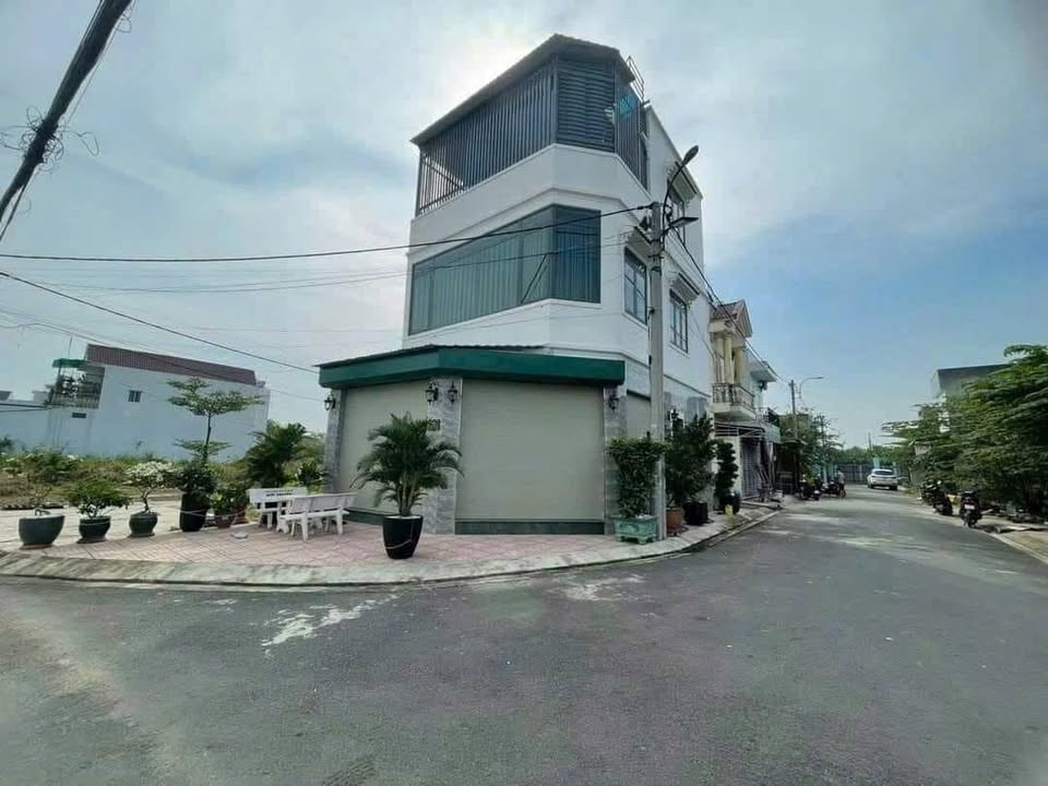 Đất nền quận 9 Đường Số 8 60m² giá 3.35 tỷ - Đầu tư lợi nhuận cao!