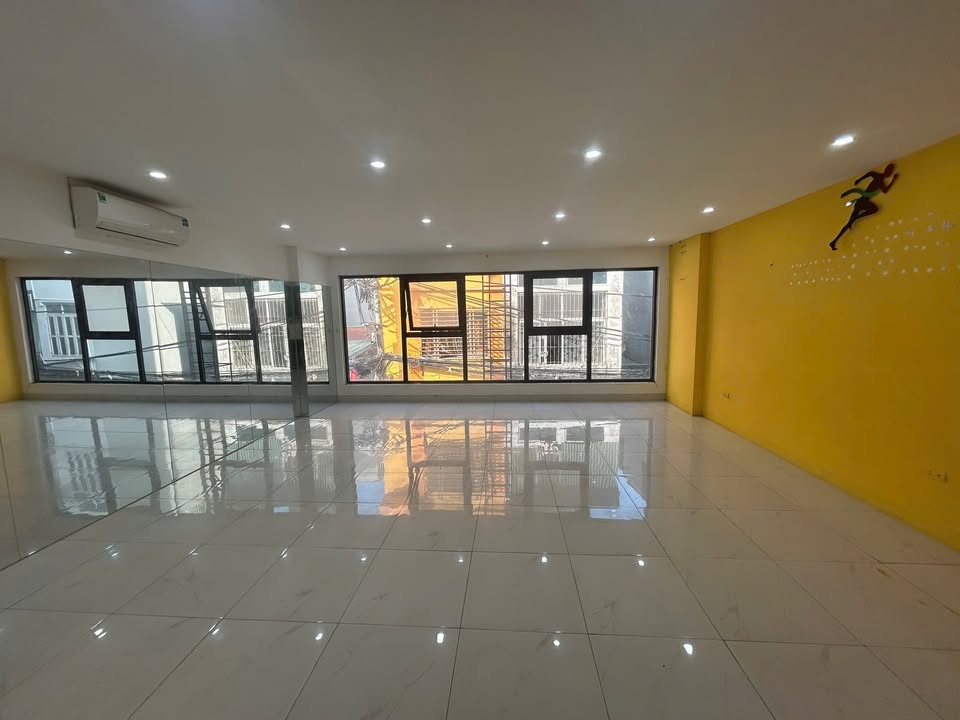 Cho thuê văn phòng 95m² tại cổng chợ Phú Đô - Giá 10 triệu/tháng