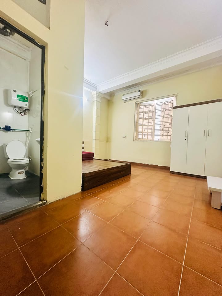 Căn hộ CCMN chính chủ tại ngõ 315 Nguyễn Khang giá chỉ 3,3 triệu/tháng - Sẵn sàng vào ở!