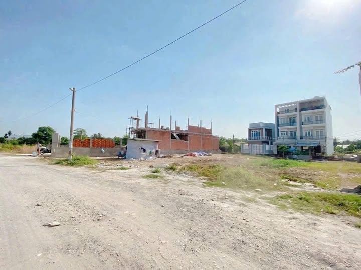 Đất 2 mặt tiền Vàm Thuật, An Phú Đông 184.3m² giá 16.6 tỷ - Cơ hội đầu tư sinh lời!