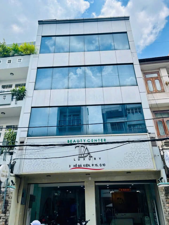 Nhà mặt tiền Hồ Bá Kiện, Quận 10 - Diện tích 500m², Không gian Spa sẵn sàng khai thác!